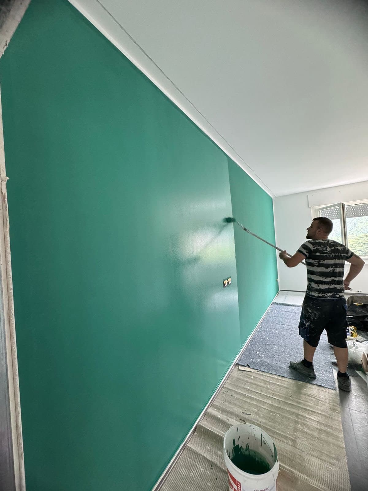 Parete verde smeraldo