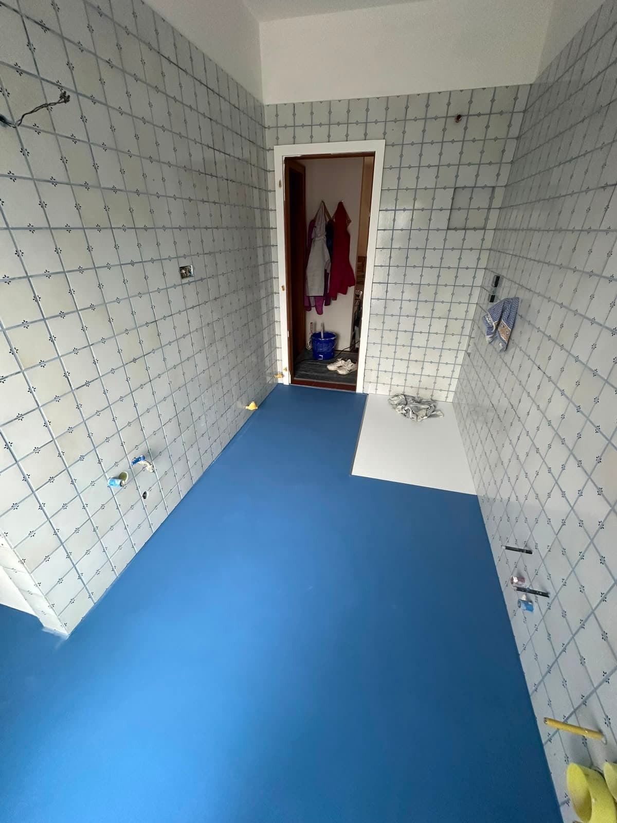 Pavimento in resina blu